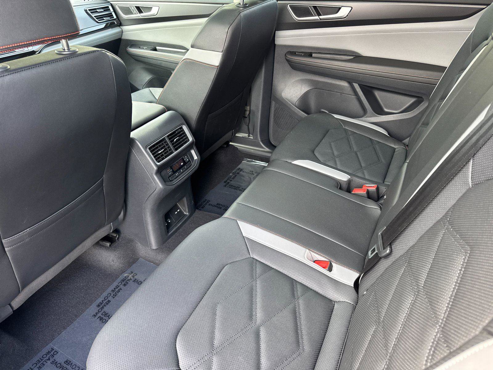 Used 2025 Volkswagen Atlas Peak Edition SE image 11