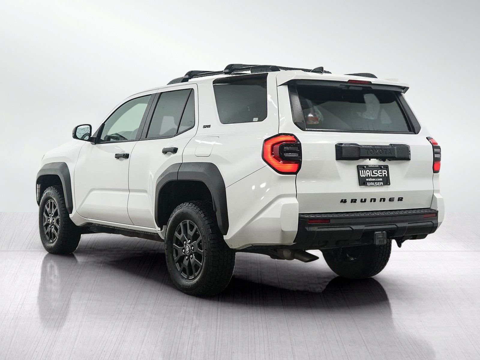 Used 2025 Toyota 4Runner SR5 AWD/4WD image 3