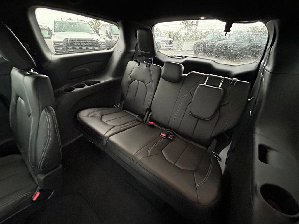 New 2026 Chrysler Pacifica Select image 32