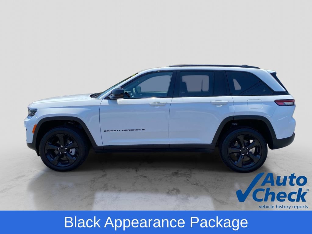 Certified 2025 Jeep Grand Cherokee Limited w/ Black Appearance Package AWD/4WD image 3
