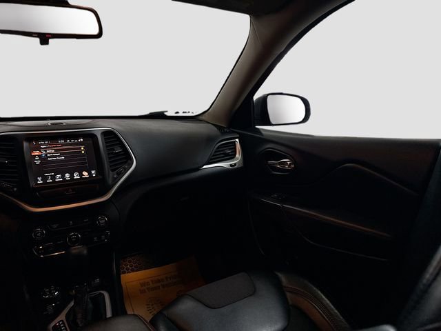 Used 2017 Jeep Cherokee Trailhawk w/ Cold Weather Group image 23