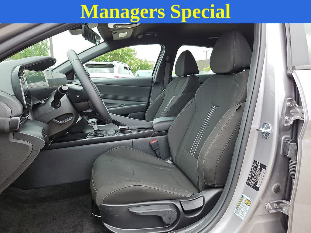 Certified 2025 Hyundai Elantra SEL FWD image 12