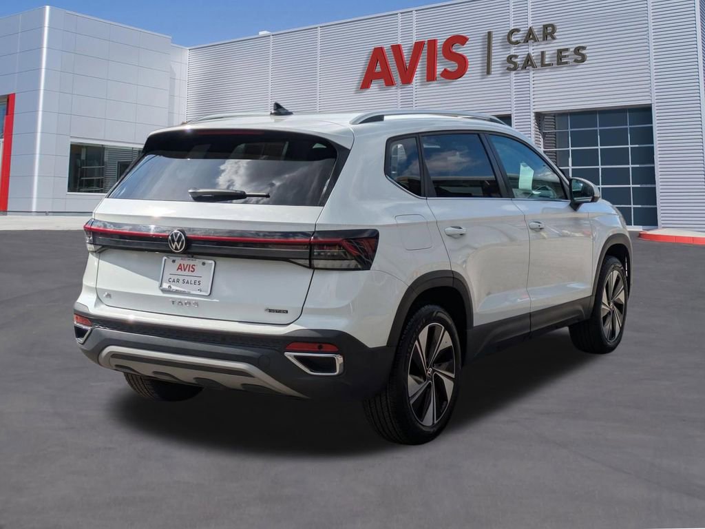 Used 2025 Volkswagen Taos SE AWD/4WD image 6