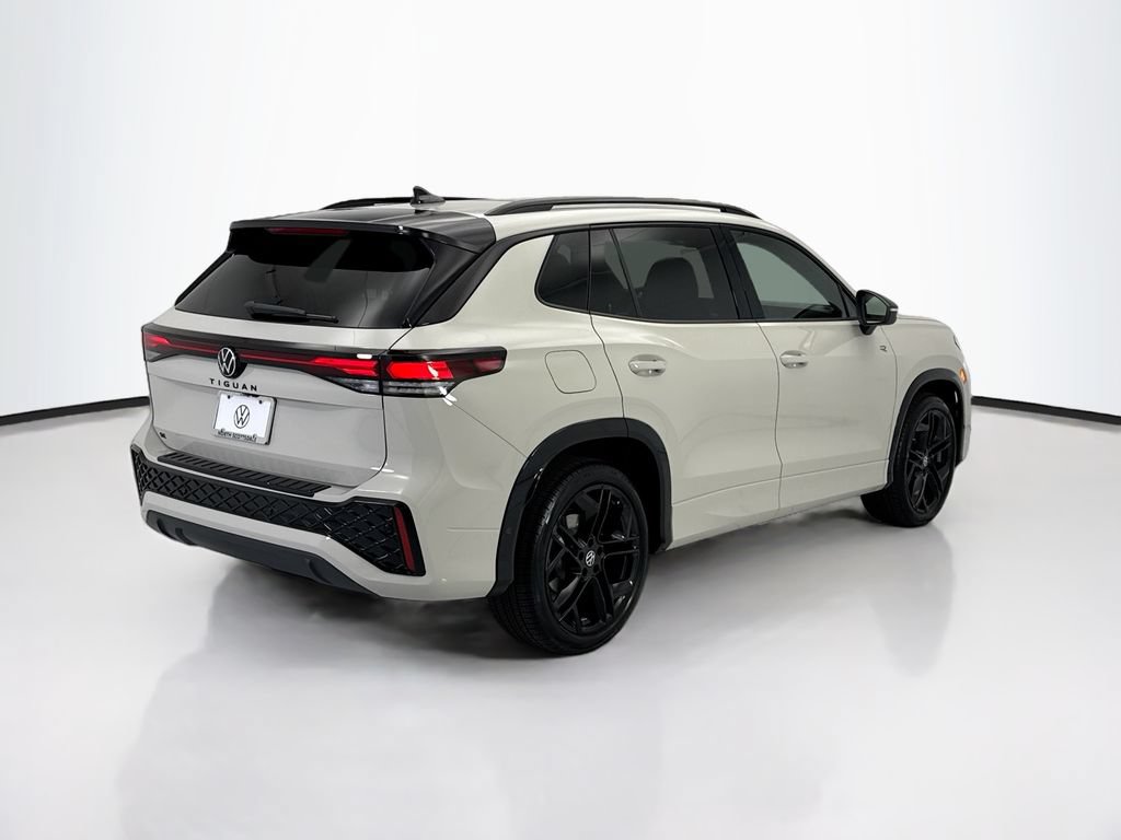 New 2026 Volkswagen Tiguan SE R-Line FWD image 5
