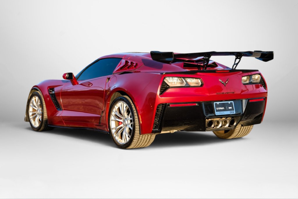 Used 2015 Chevrolet Corvette Z06 w/ 2LZ Preferred Equipment Group RWD image 9