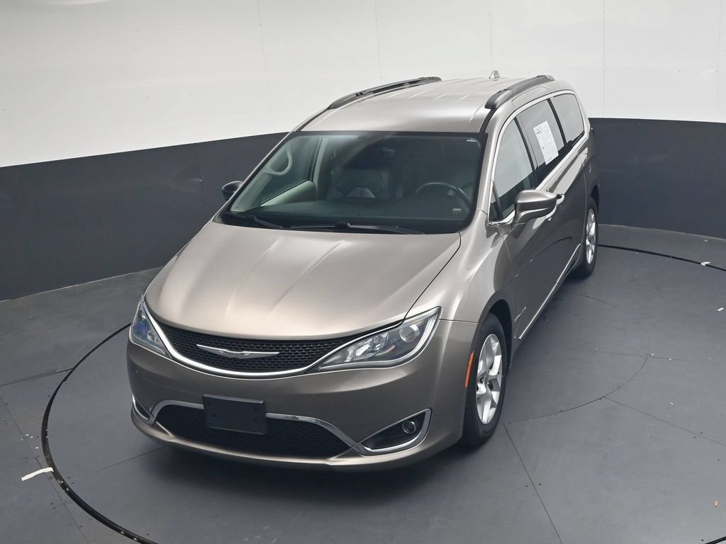 Used 2017 Chrysler Pacifica Touring-L w/ Tire & Wheel Group FWD image 33