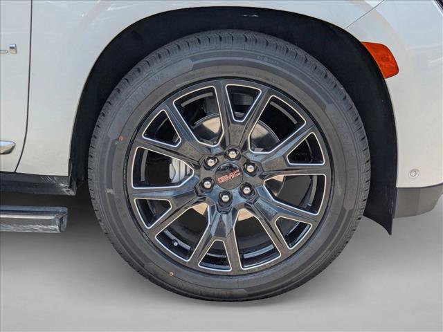 Used 2024 GMC Yukon Denali w/ Advanced Technology Package AWD/4WD image 22