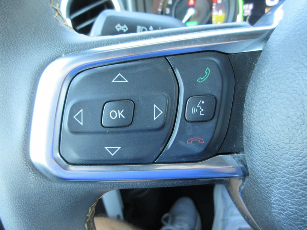 Used 2024 Jeep Wrangler Unlimited Sahara w/ Technology Group AWD/4WD image 27
