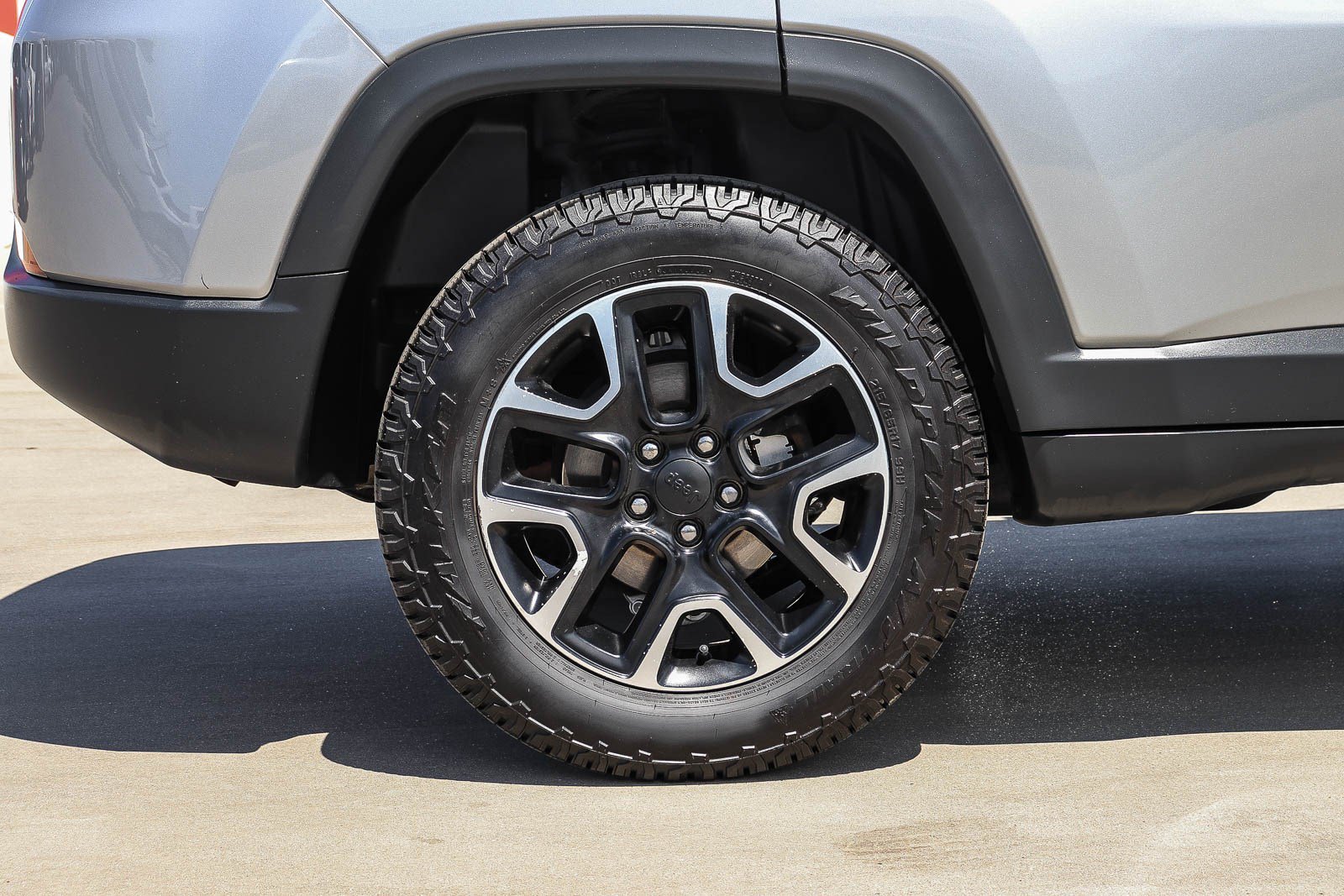 Used 2019 Jeep Compass Trailhawk AWD/4WD image 11