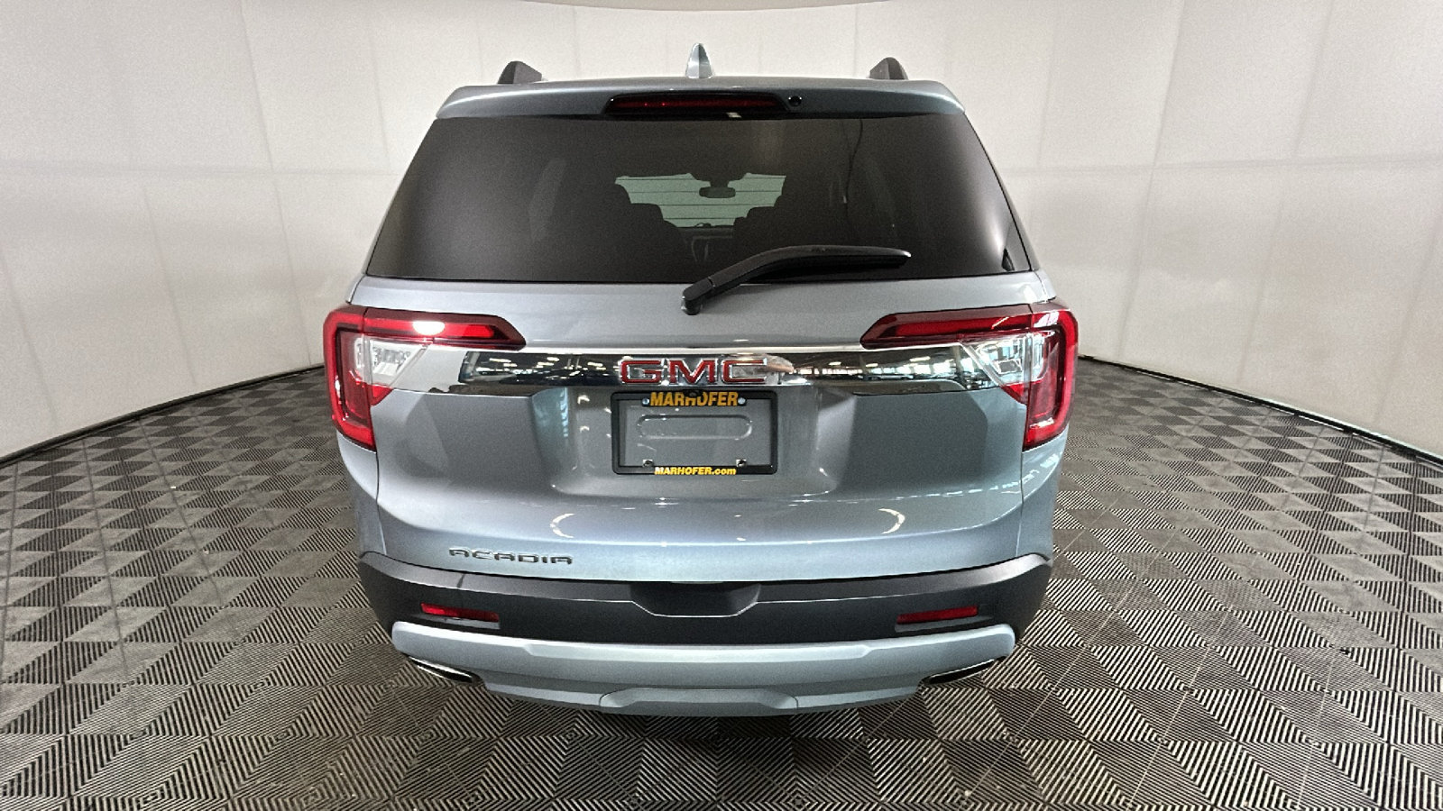 Used 2023 GMC Acadia SLE w/ Driver Convenience Package FWD image 4