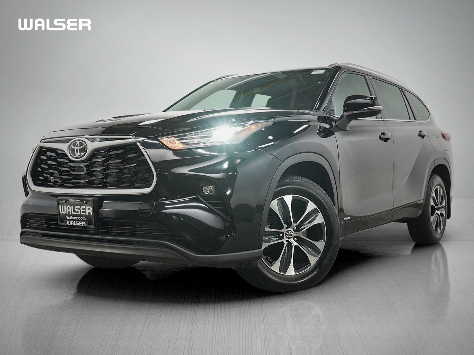 Used 2025 Toyota Highlander XLE AWD/4WD image 1