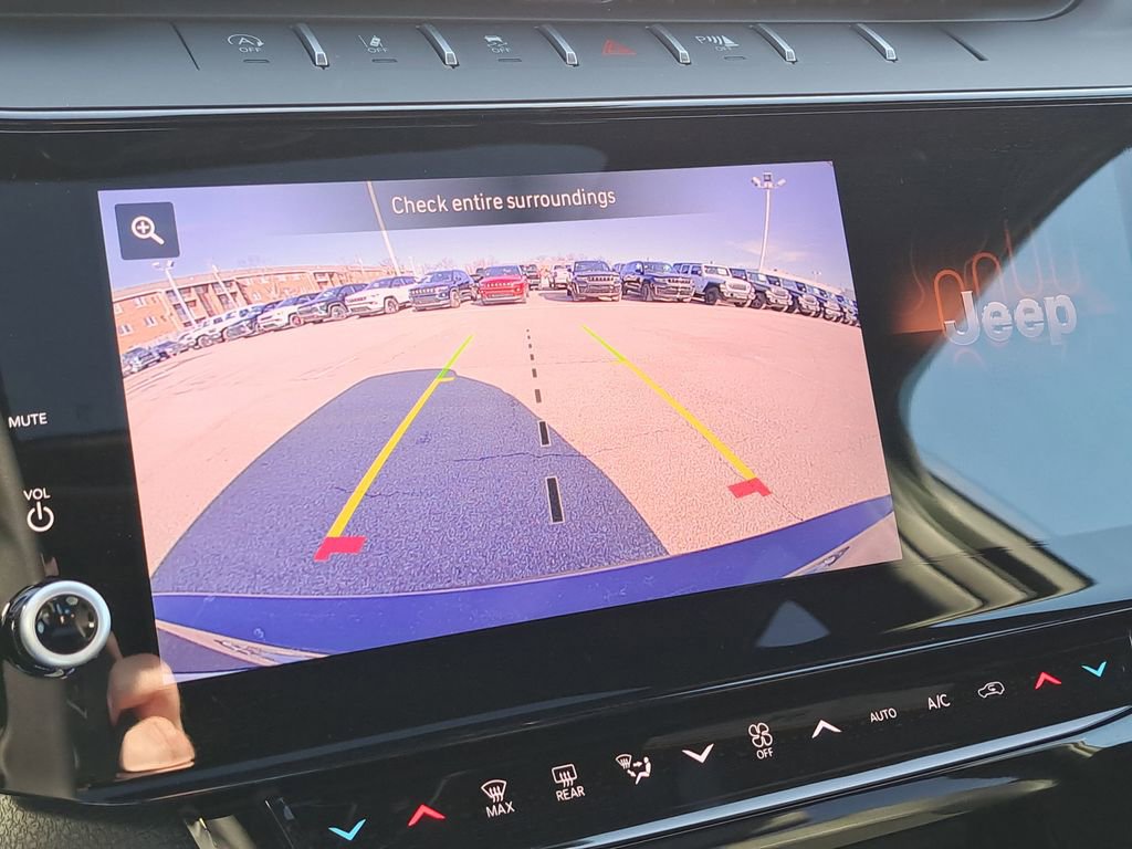 New 2026 Jeep Grand Cherokee L Laredo image 8