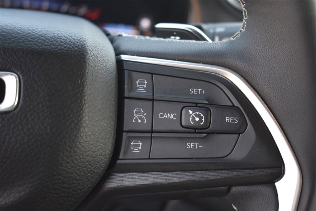 Used 2023 Jeep Grand Cherokee Altitude image 28