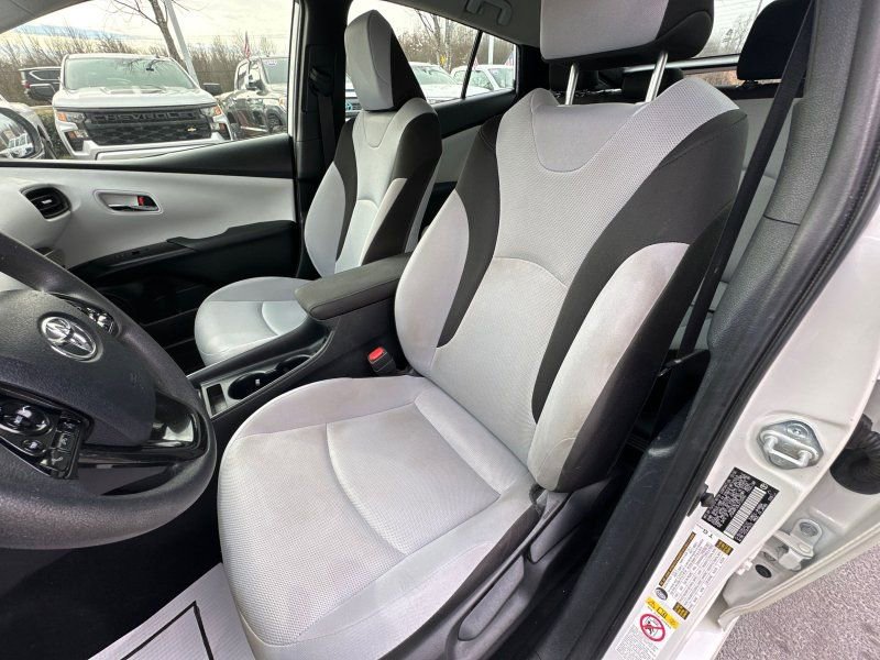 Used 2020 Toyota Prius XLE image 11