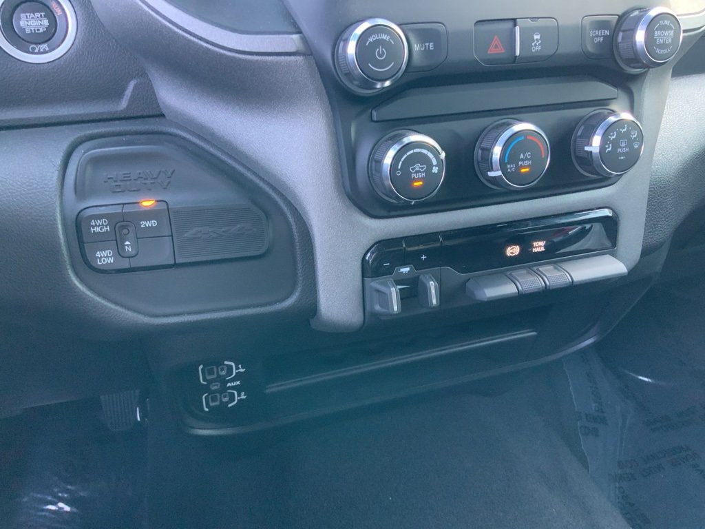 Used 2024 RAM 3500 Tradesman w/ Chrome Appearance Group image 25