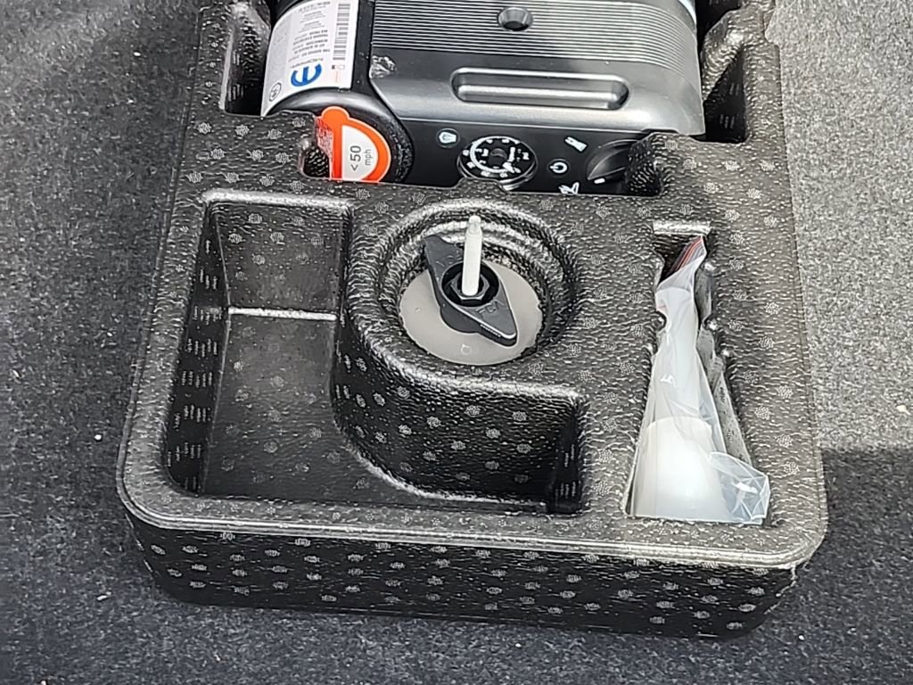 Certified 2019 Jeep Cherokee Latitude w/ Popular Appearance Group image 21