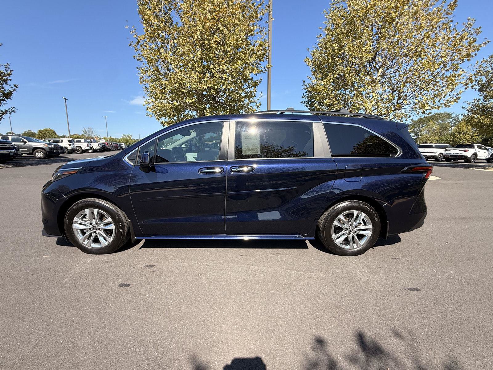 Used 2025 Toyota Sienna XLE w/ XLE Plus Package AWD/4WD image 8