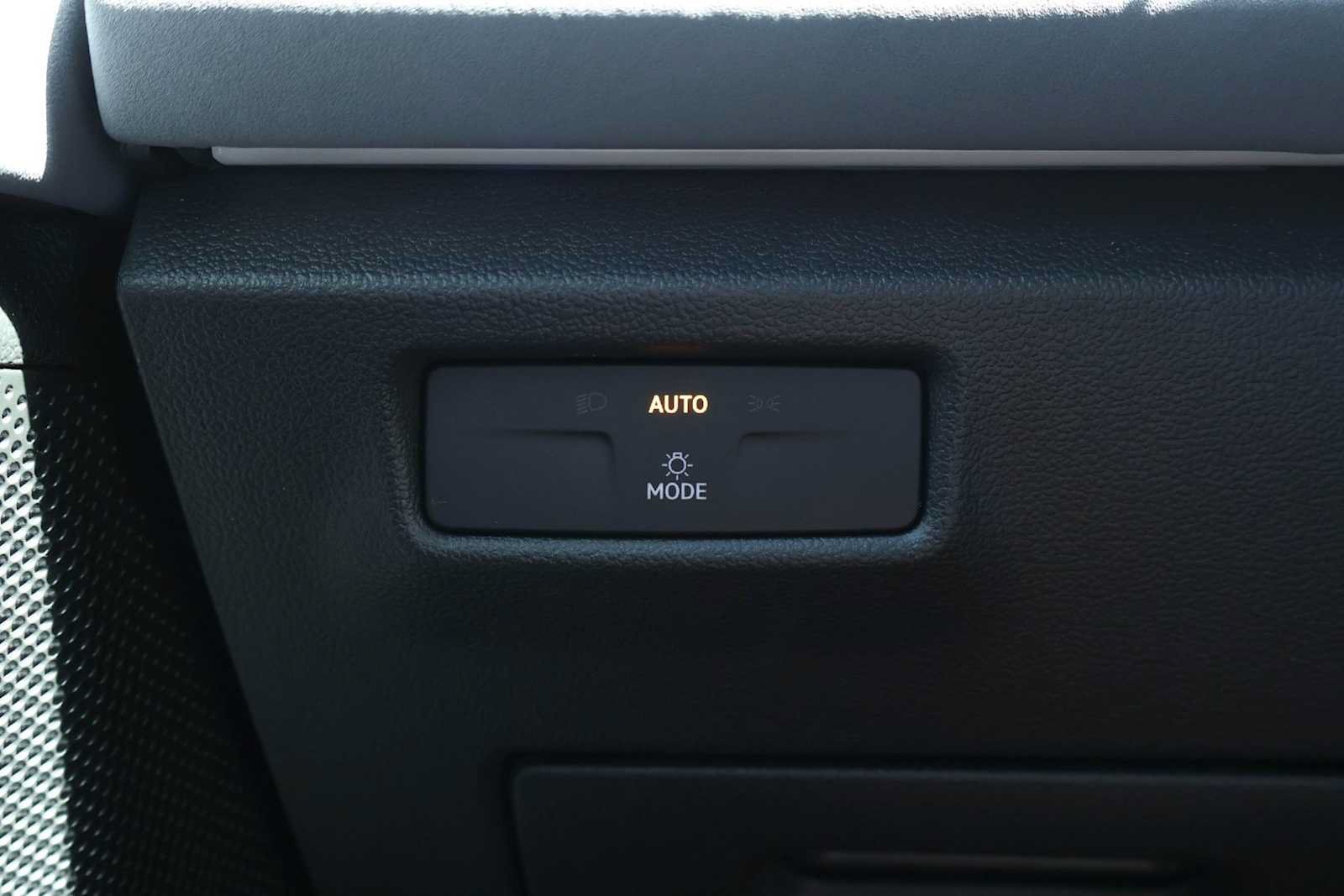 Used 2026 Volkswagen Tiguan SE R-Line FWD image 26