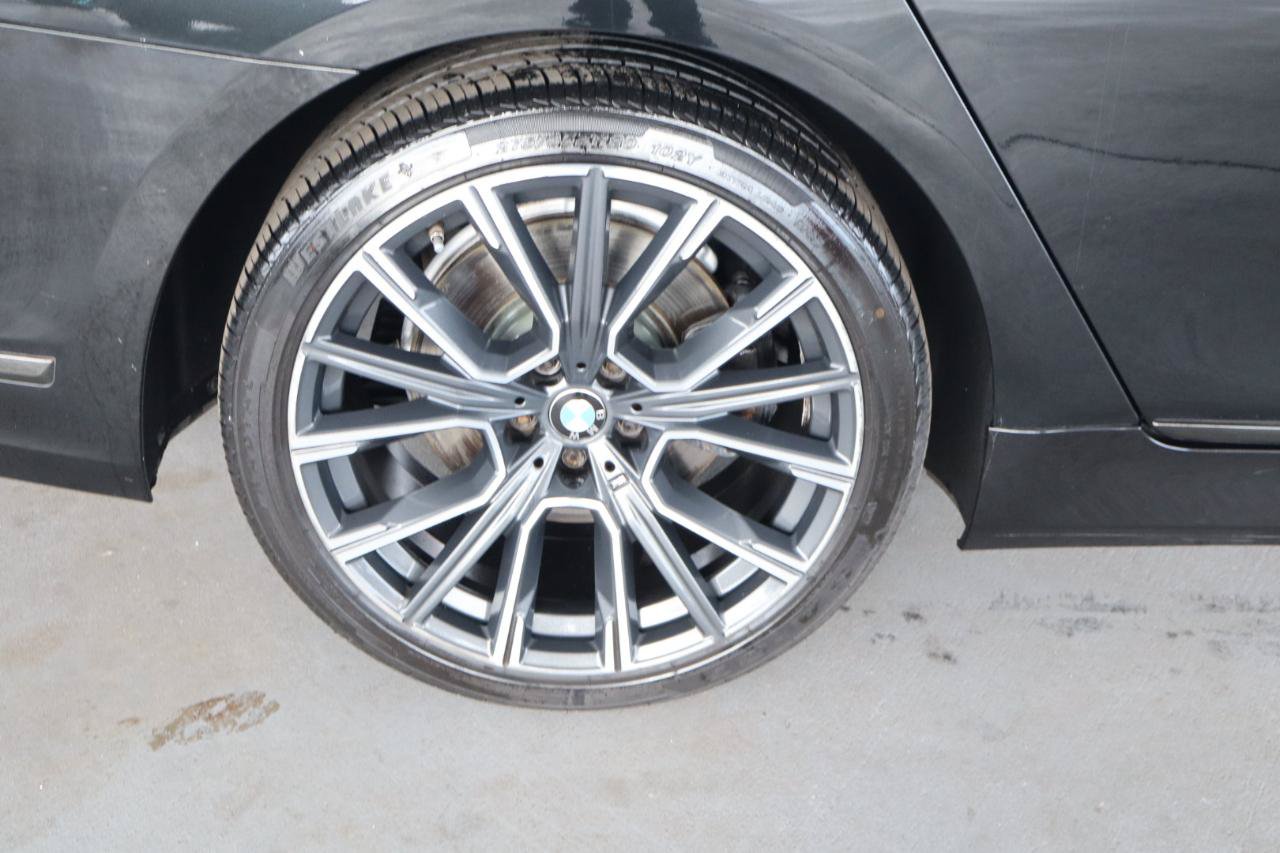 Used 2020 BMW 740i w/ Luxury Rear Seating Package RWD image 5
