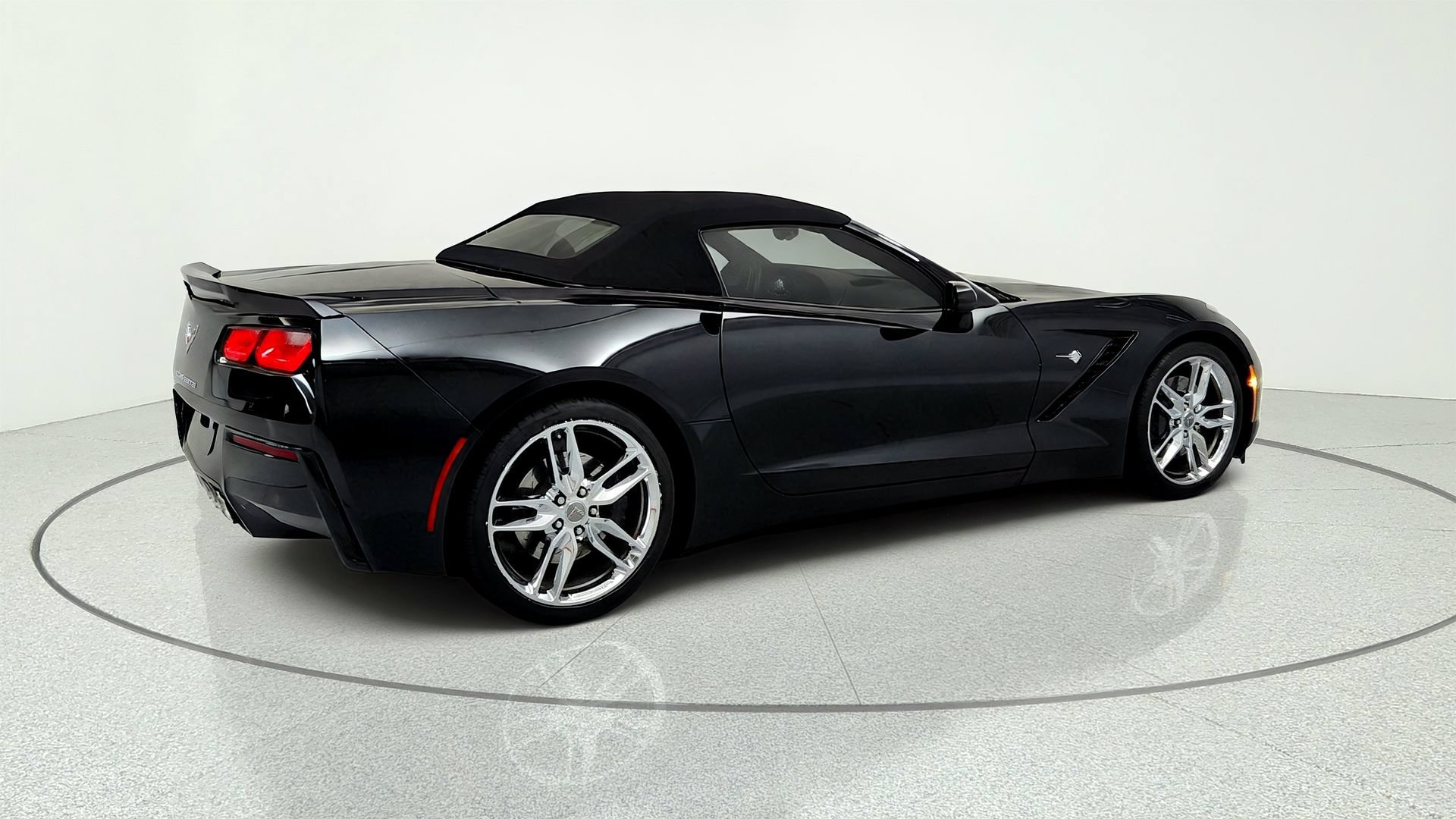 Used 2014 Chevrolet Corvette Stingray Convertible w/ 3LT Preferred Equipment Group RWD image 5
