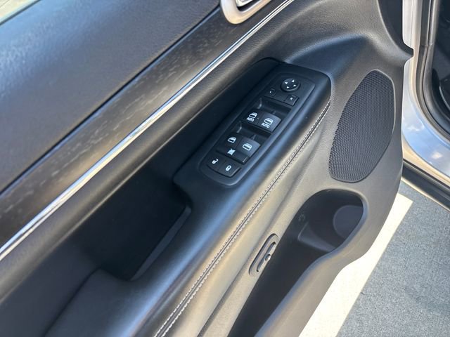 Used 2017 Jeep Grand Cherokee Limited w/ Luxury Group II AWD/4WD image 11