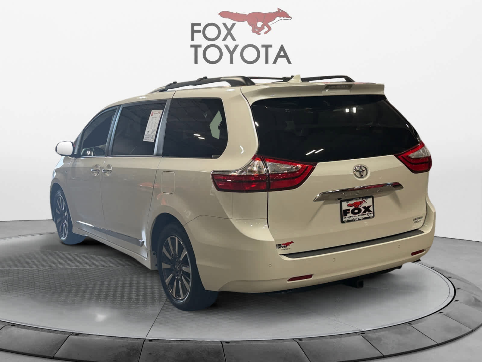 Used 2018 Toyota Sienna Limited Premium image 4
