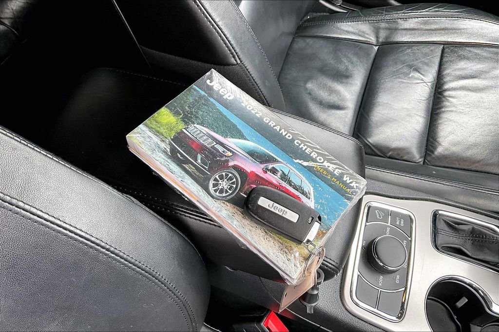 Used 2022 Jeep Grand Cherokee Limited w/ Tech Group AWD/4WD image 35