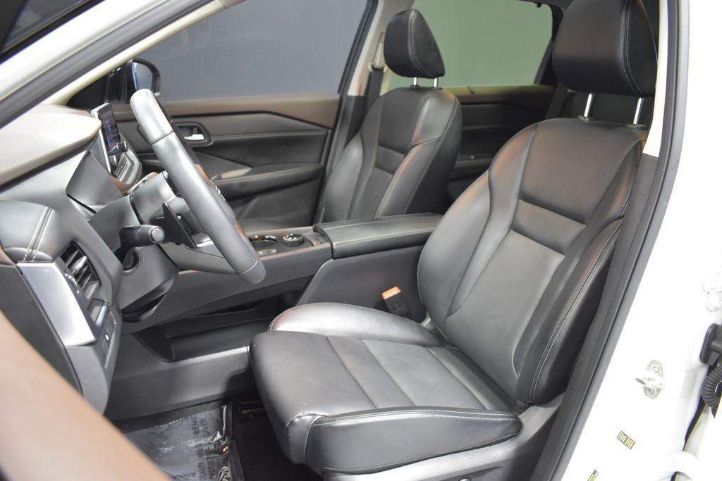 Certified 2023 Nissan Rogue SV w/ SV Premium B Package AWD/4WD image 5