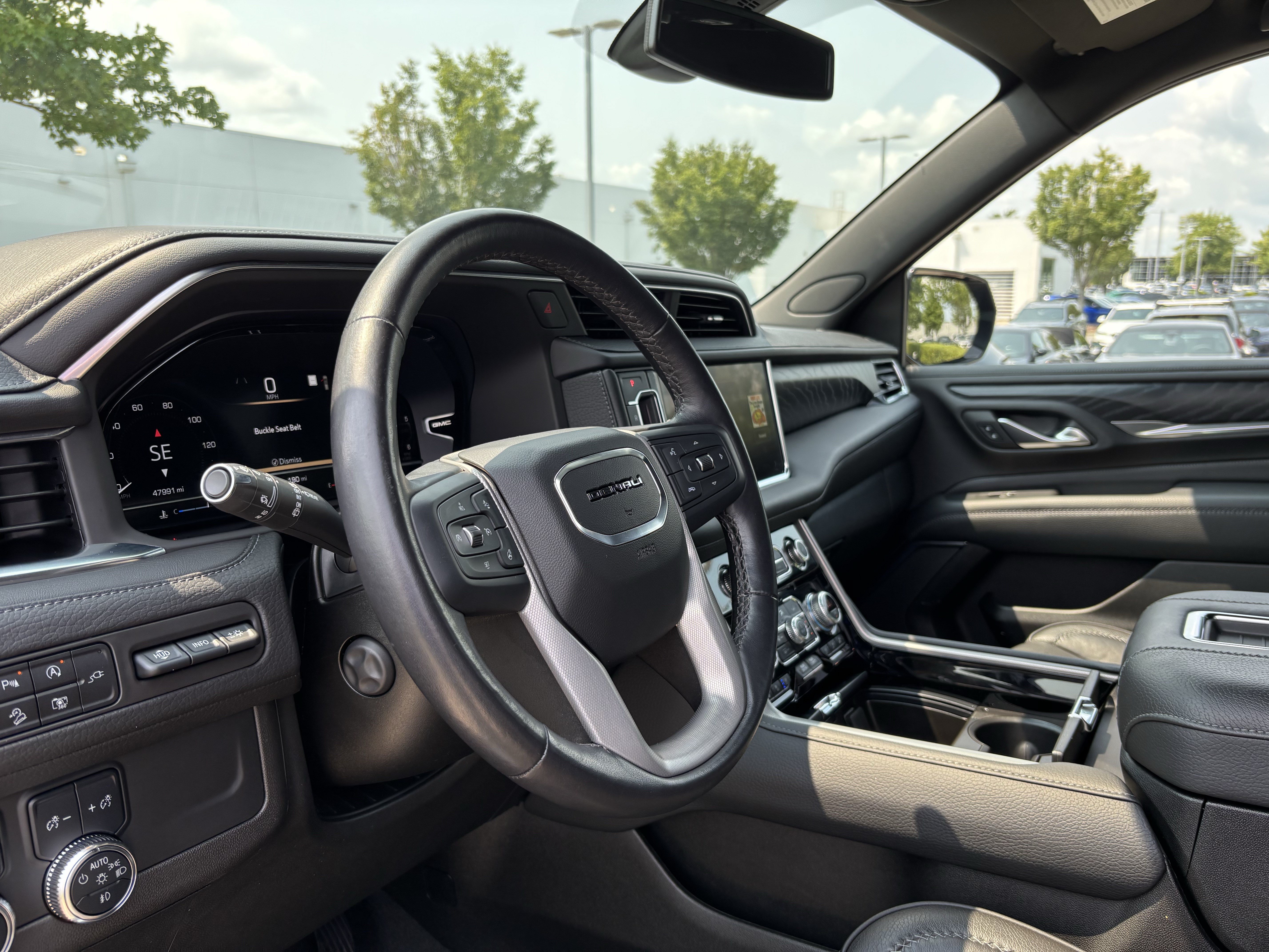 Used 2022 GMC Yukon XL Denali AWD/4WD image 17