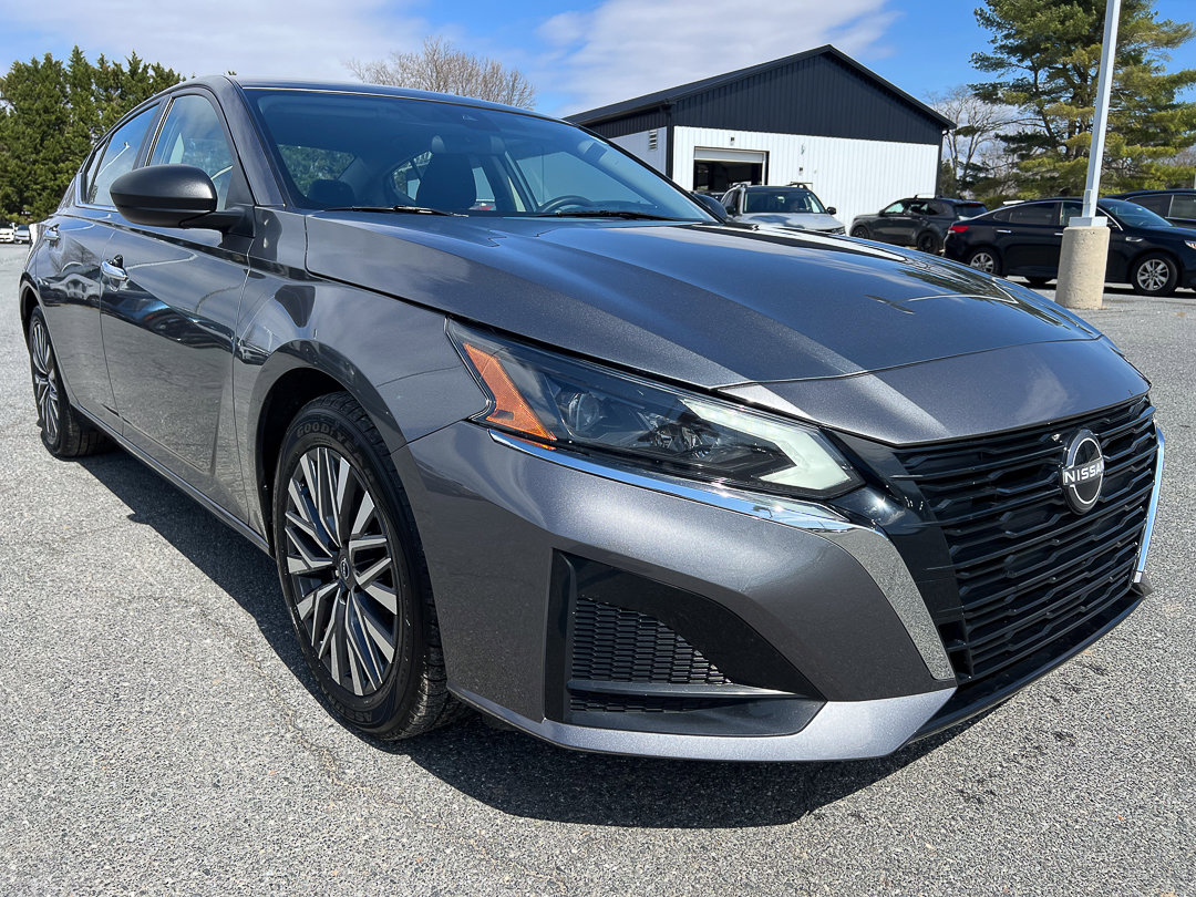 Used 2024 Nissan Altima 2.5 SV FWD image 9