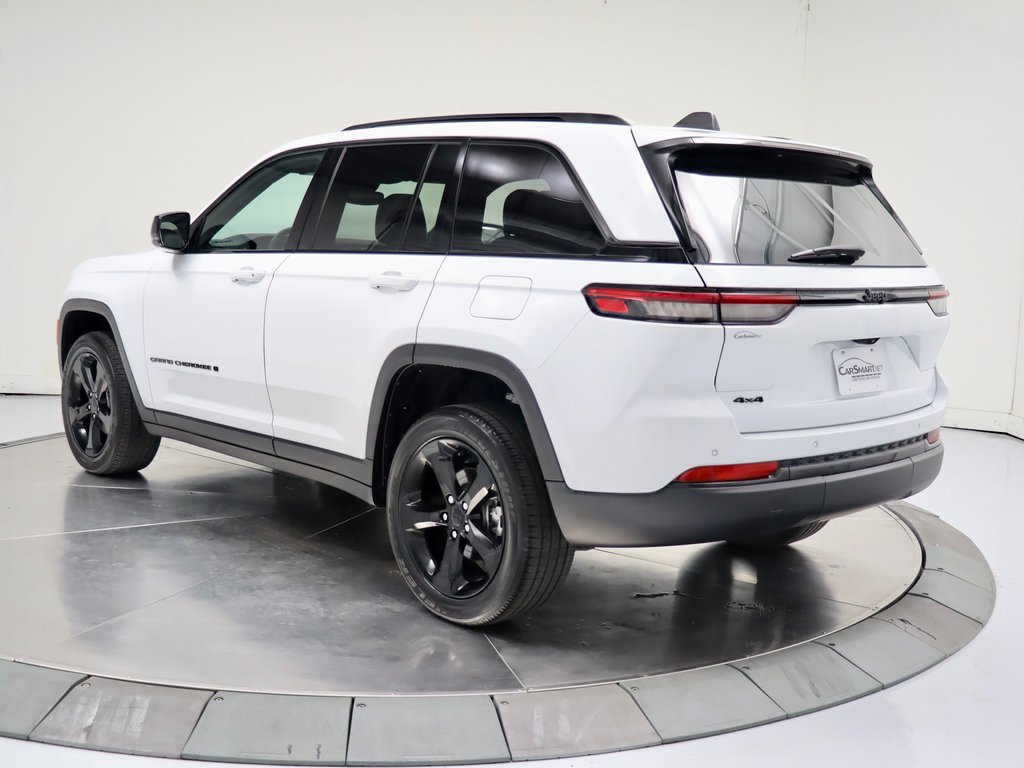 Used 2022 Jeep Grand Cherokee Altitude image 3
