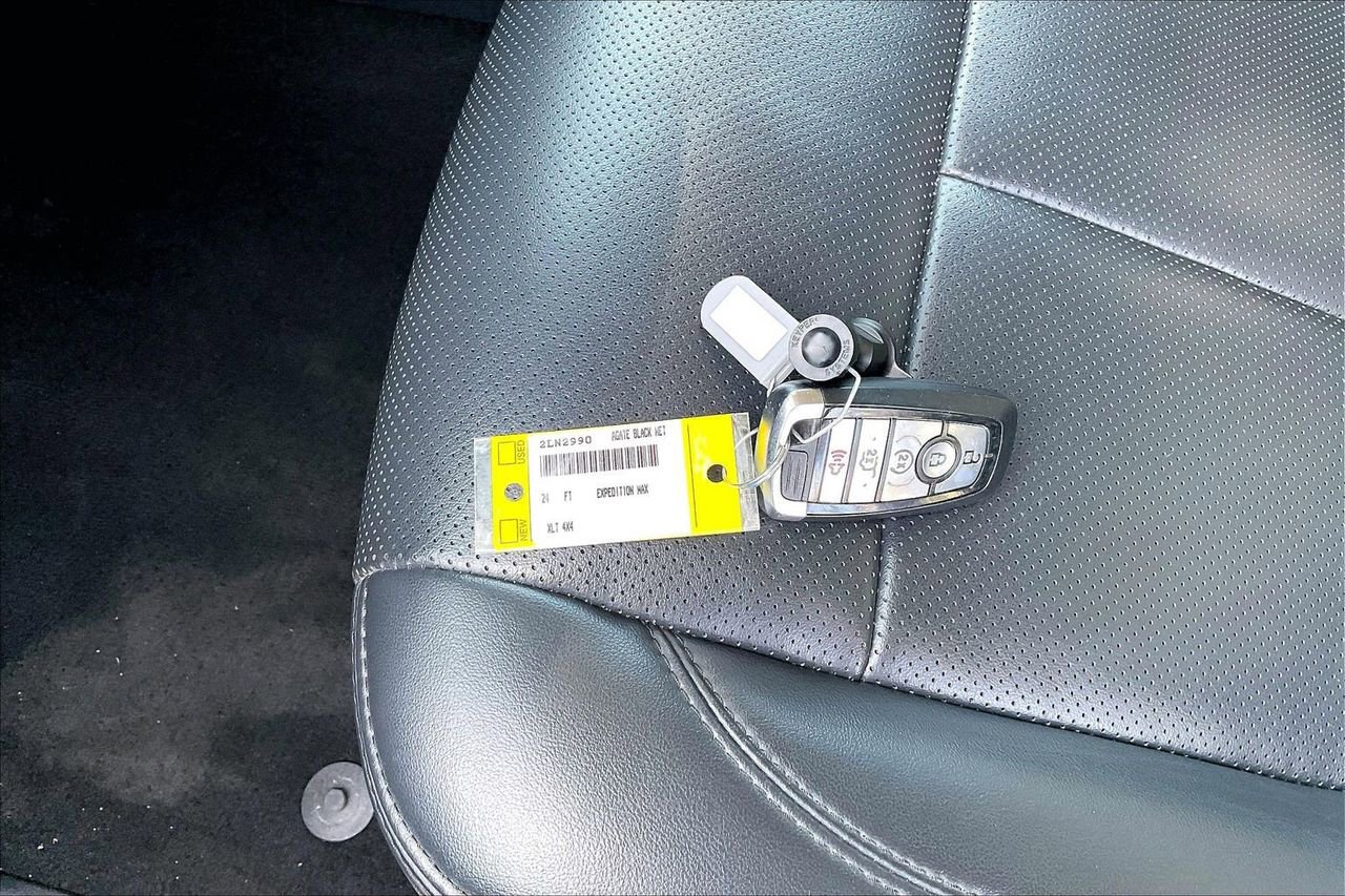 Used 2024 Ford Expedition Max XLT image 34
