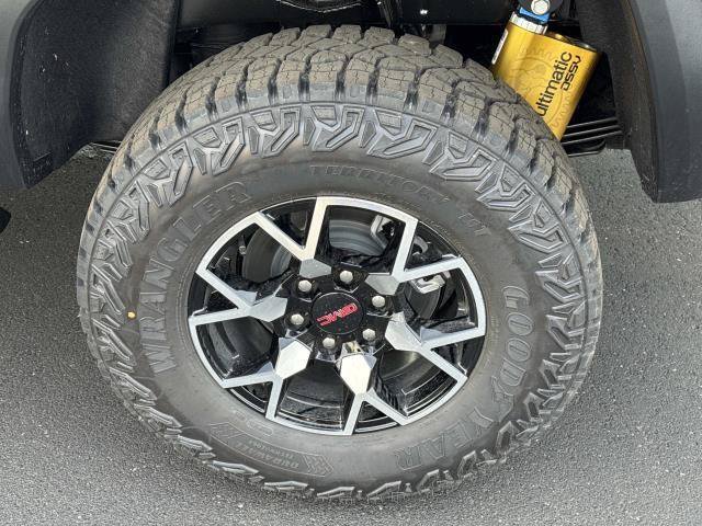 New 2026 GMC Canyon AT4X w/ LPO, Black Badging Package AWD/4WD image 34