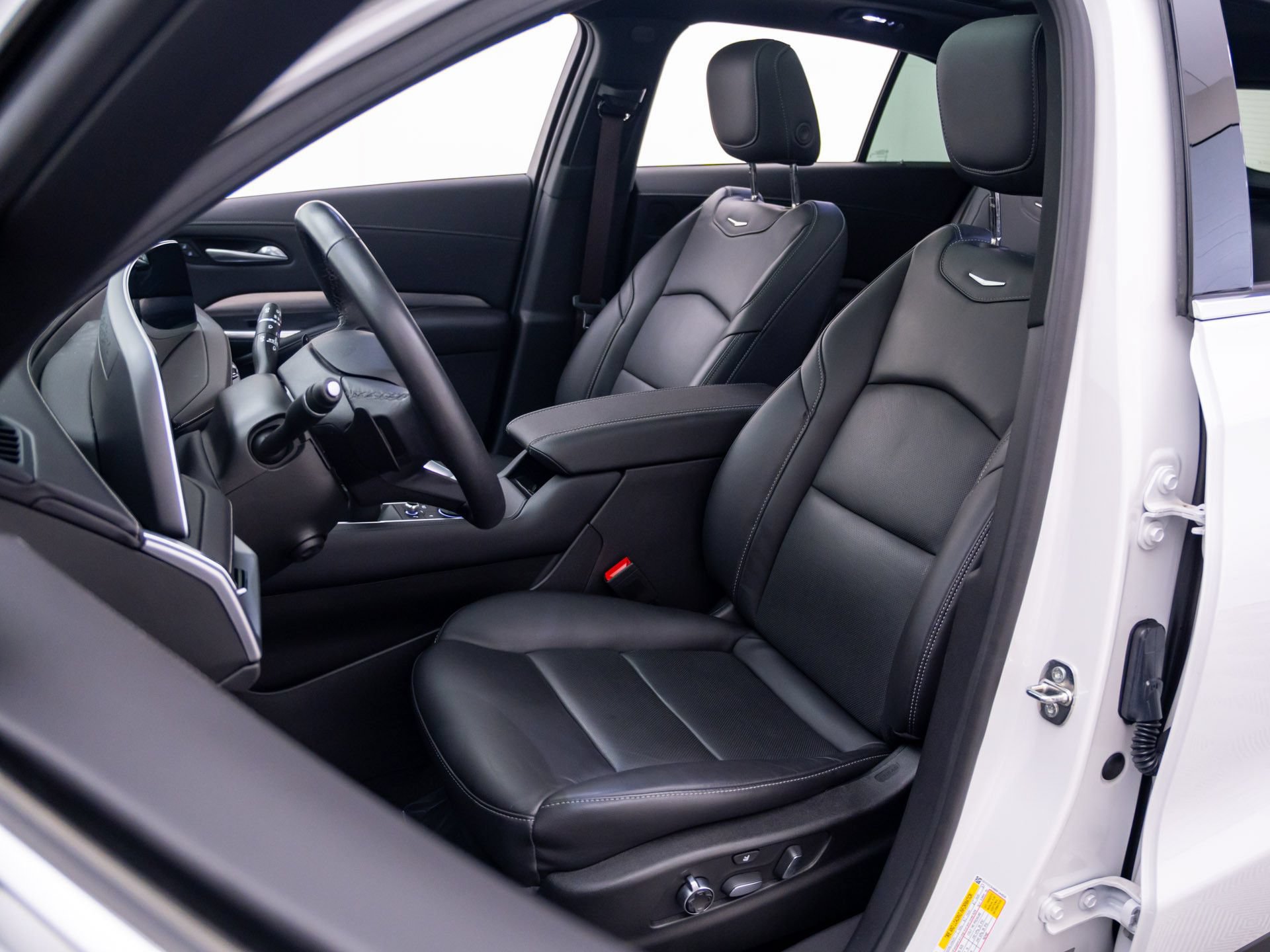 Certified 2024 Cadillac XT4 Premium Luxury w/ Technology Package FWD image 18