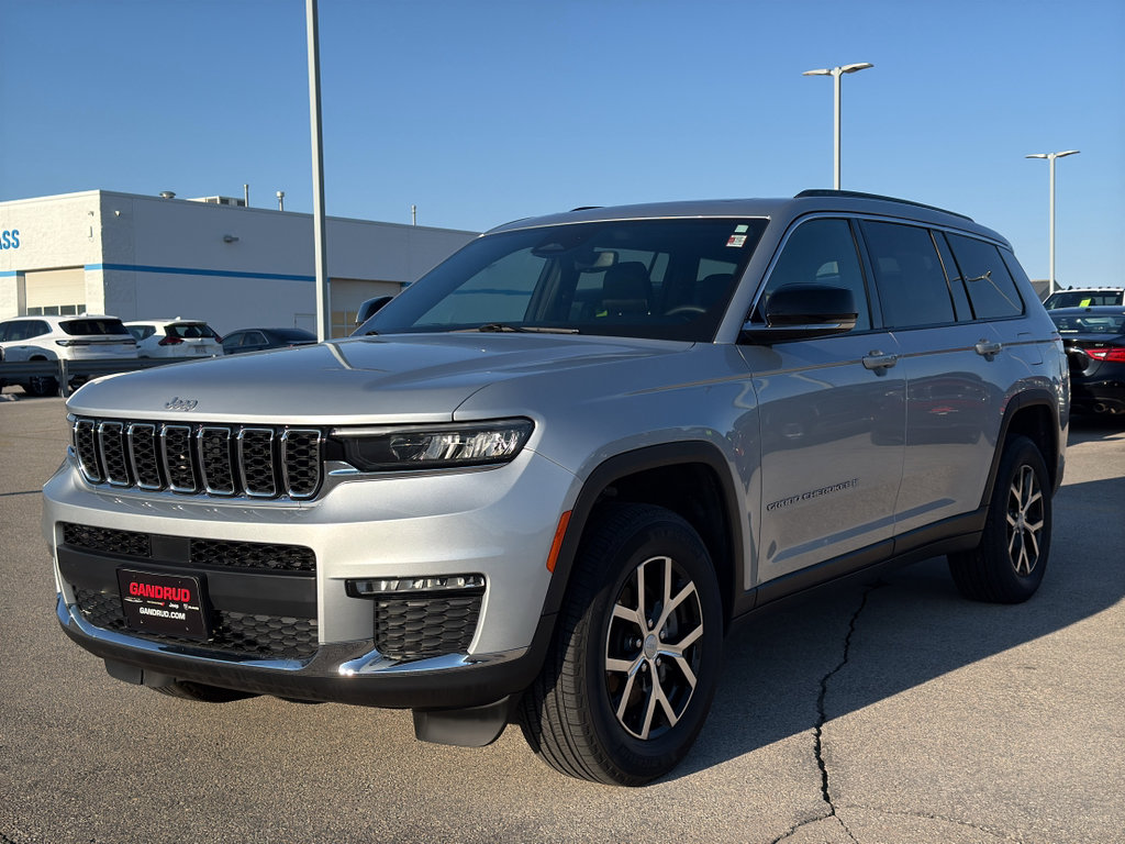 Used 2024 Jeep Grand Cherokee L Limited image 2