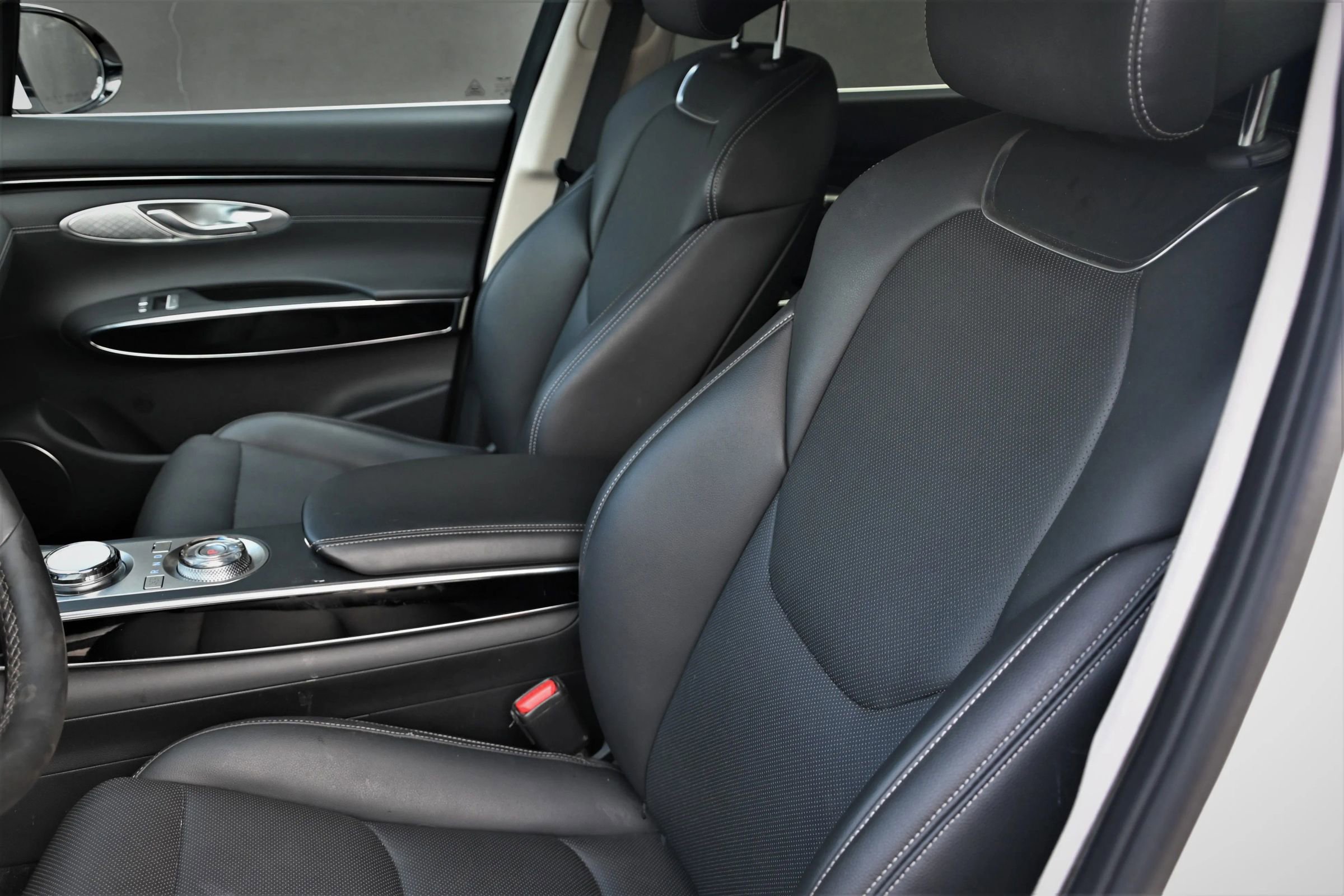 Used 2025 Genesis GV70 2.5T image 17