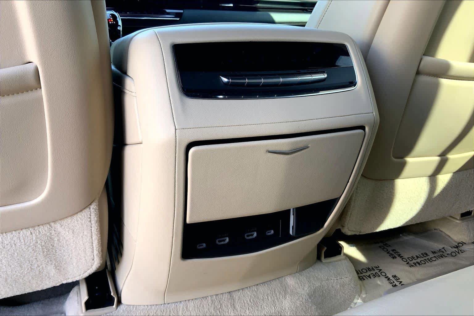 Used 2021 Cadillac Escalade ESV Premium Luxury w/ LPO, Illumination Package RWD image 36