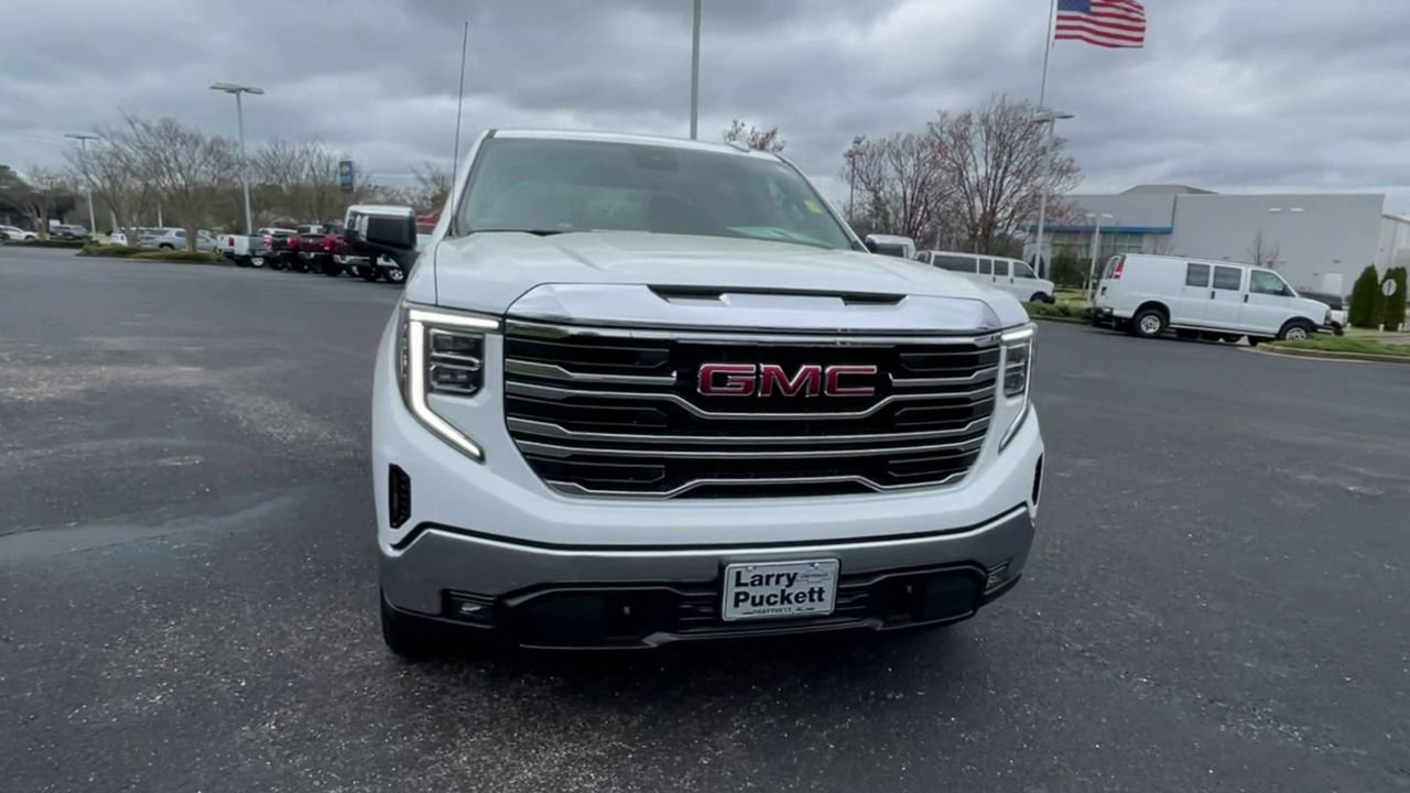 Used 2024 GMC Sierra 1500 SLT AWD/4WD image 3