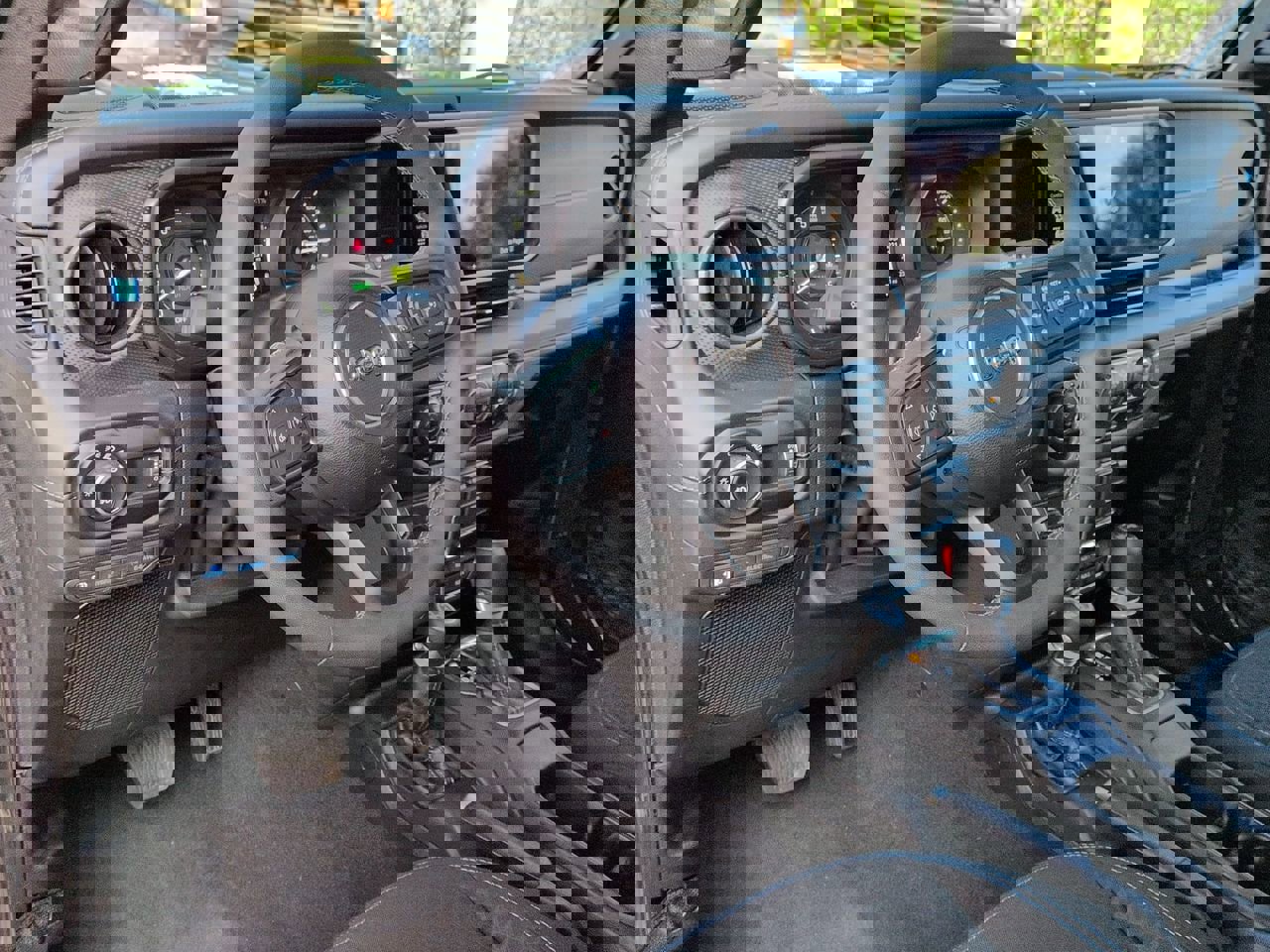 Used 2025 Jeep Wrangler Unlimited Rubicon 4xe w/ Convenience Group image 10