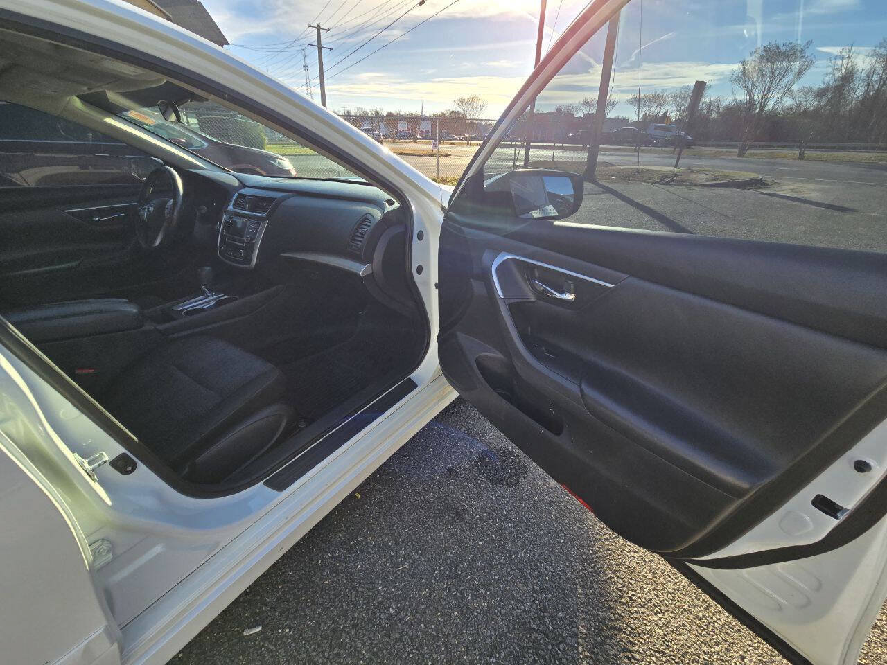 Used 2016 Nissan Altima 2.5 SV FWD image 37