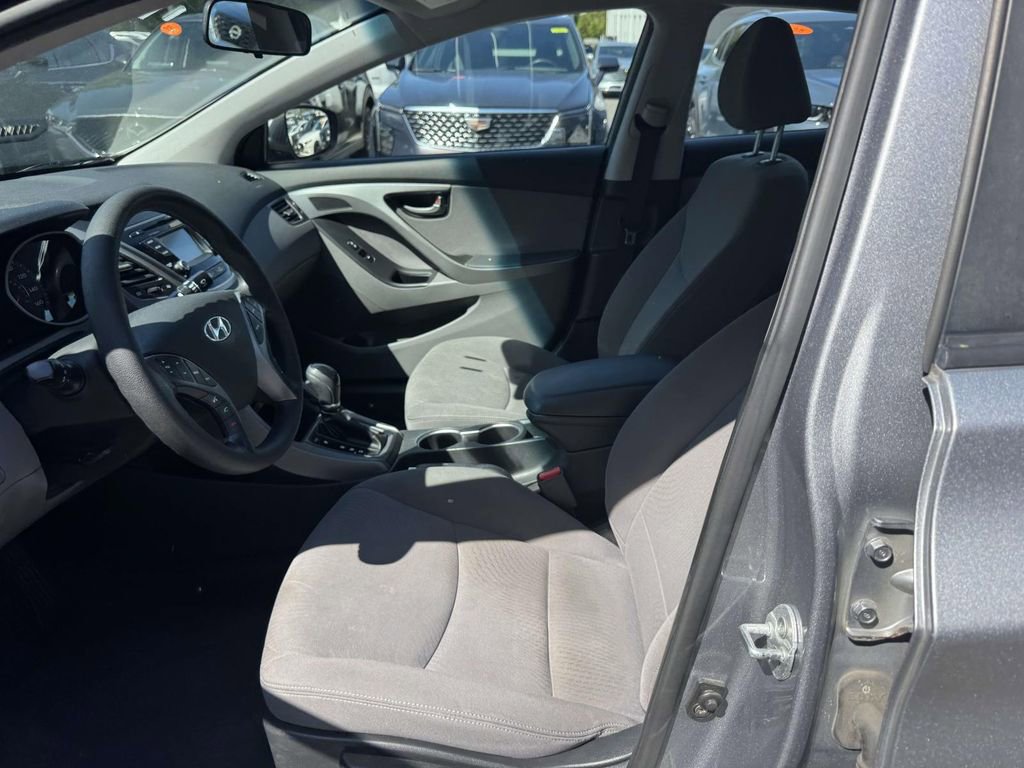 Used 2015 Hyundai Elantra SE w/ Option Group 02 FWD image 18