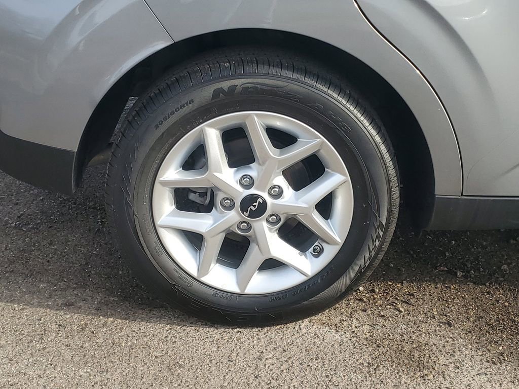 Used 2025 Kia Soul LX w/ LX Technology Package image 5