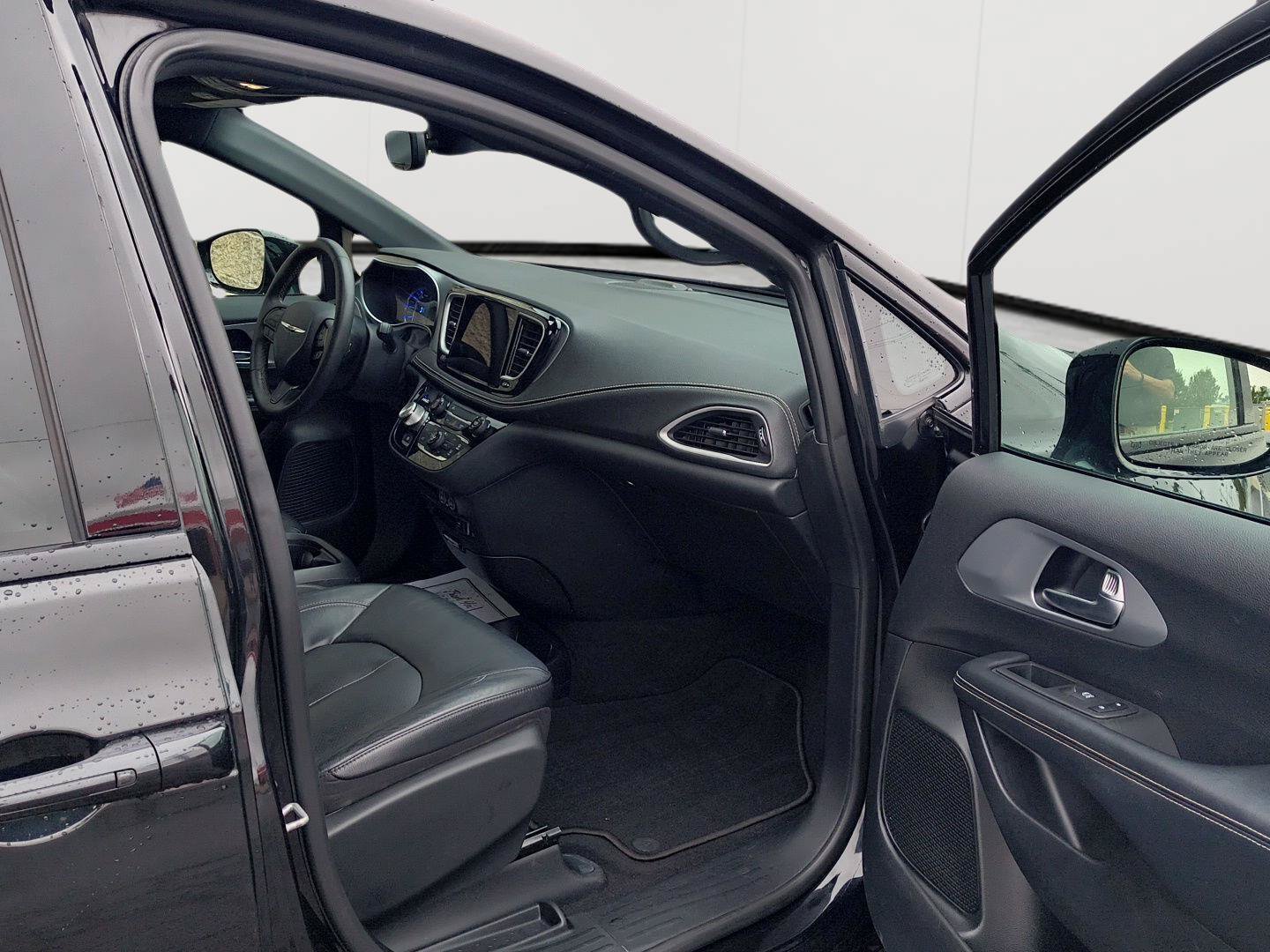 Used 2022 Chrysler Pacifica Touring-L w/ S Appearance Package FWD image 20