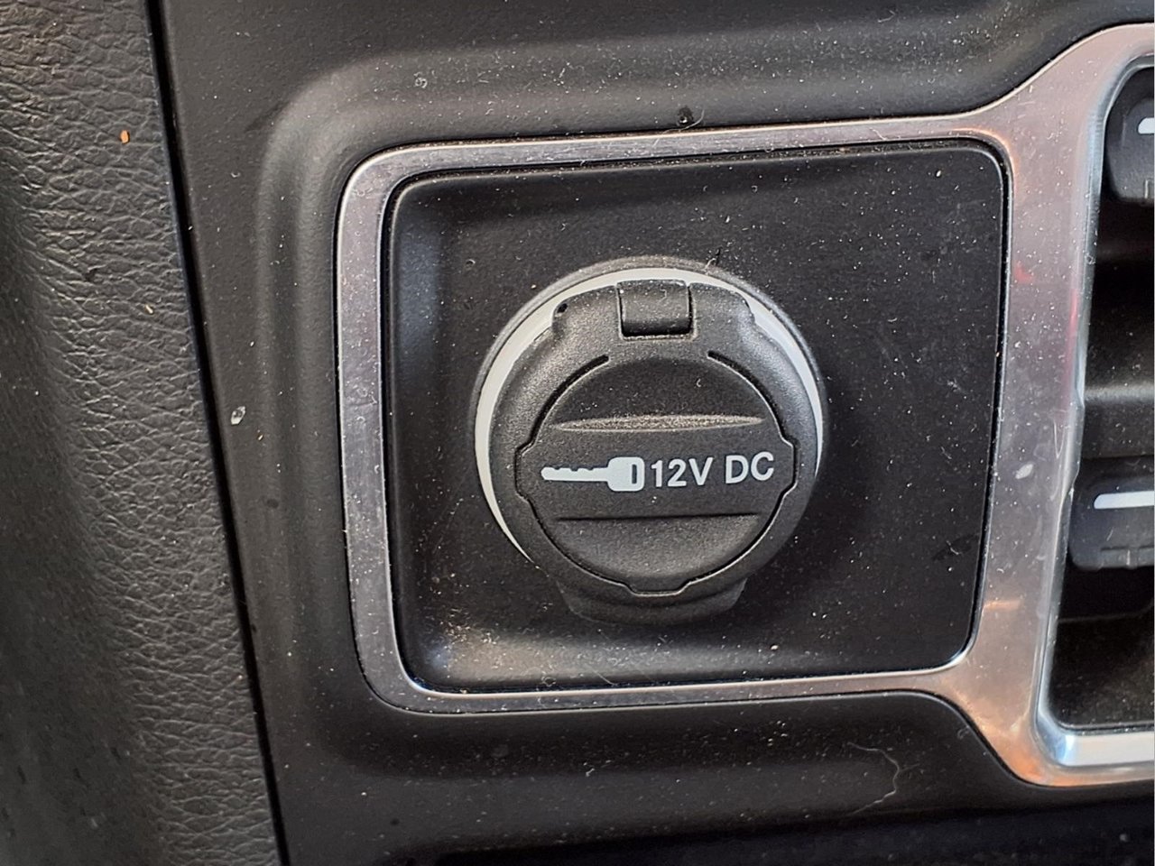 Used 2022 Jeep Wrangler Unlimited Sahara AWD/4WD image 18