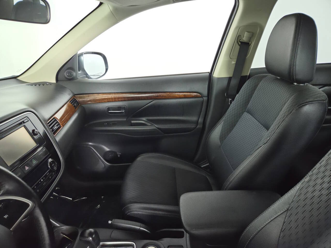 Used 2015 Mitsubishi Outlander GT AWD/4WD image 15
