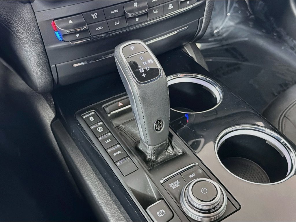 Used 2022 Maserati Ghibli Modena Q4 AWD/4WD image 17