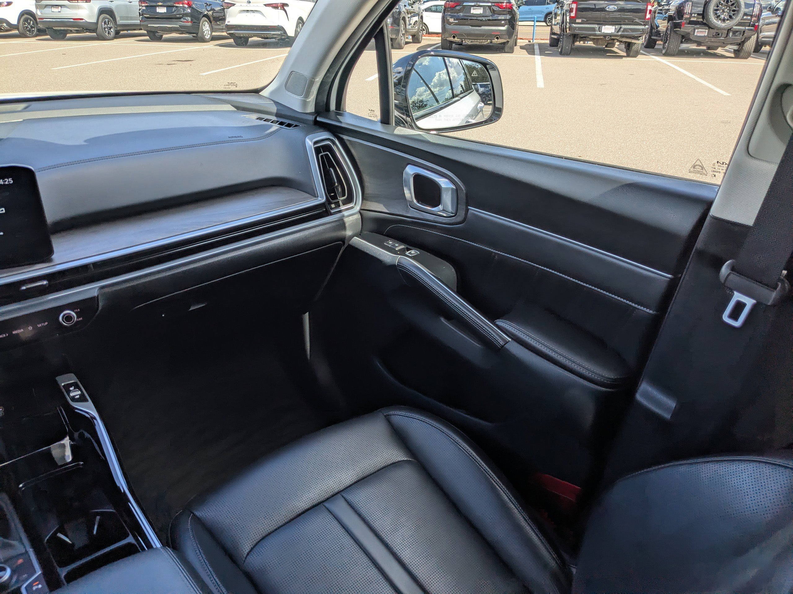 Used 2024 Kia Sorento SX image 17