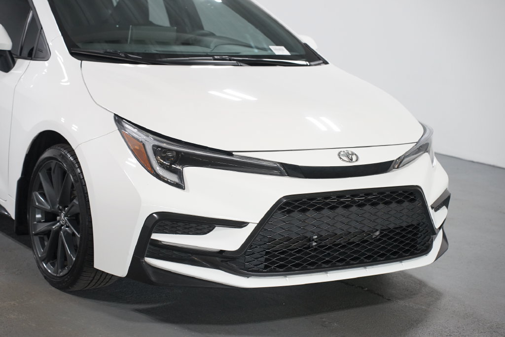 Certified 2026 Toyota Corolla SE w/ SE Package FWD image 4