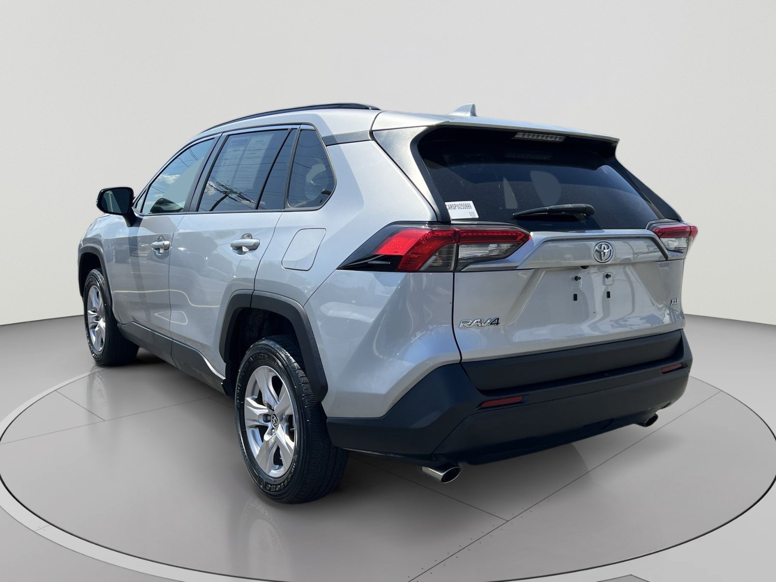 Used 2023 Toyota RAV4 XLE w/ Convenience Package FWD image 3