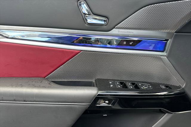 Used 2023 BMW 740i w/ Parking Assistance Package image 10